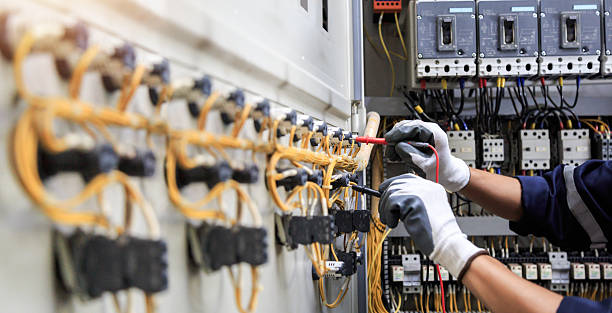 Professional Electrician technician working in Pomona Park, FL